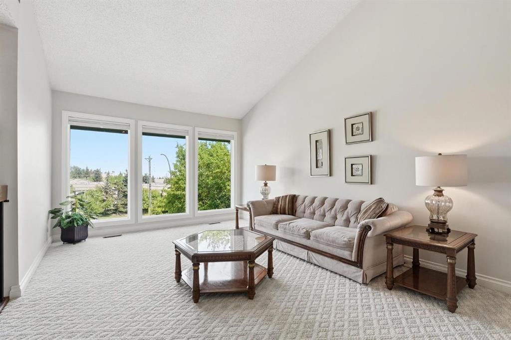 5807 Coach Hill Road Sw, Calgary, AB - Indoor Photo Showing Living Room