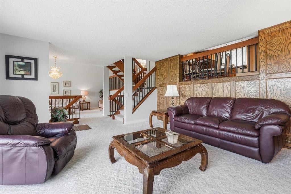 5807 Coach Hill Road Sw, Calgary, AB - Indoor Photo Showing Living Room