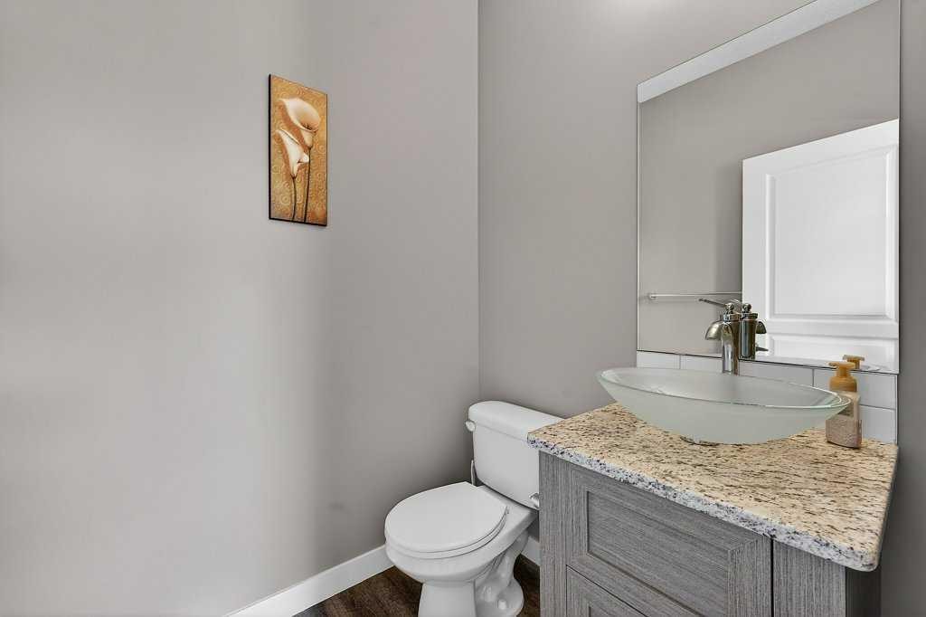 271 Fireside Drive, Cochrane, AB - Indoor Photo Showing Bathroom