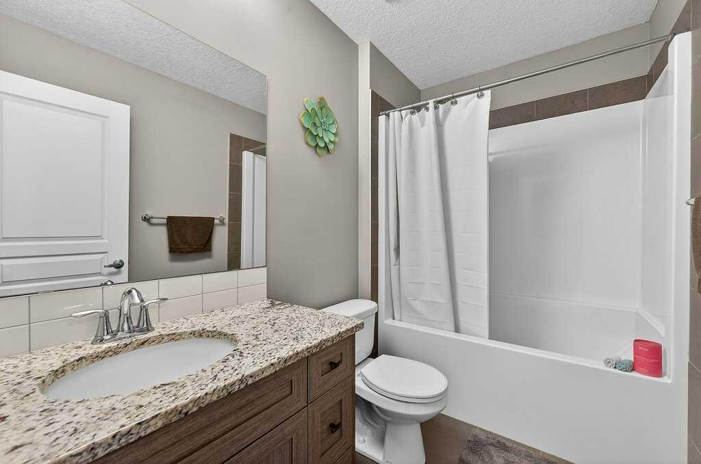 271 Fireside Drive, Cochrane, AB - Indoor Photo Showing Bathroom