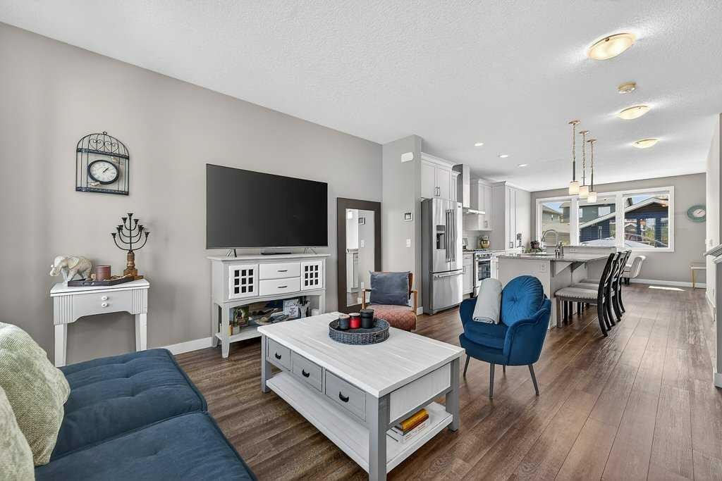 271 Fireside Drive, Cochrane, AB - Indoor Photo Showing Living Room