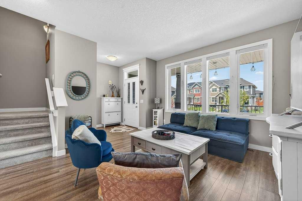 271 Fireside Drive, Cochrane, AB - Indoor Photo Showing Living Room