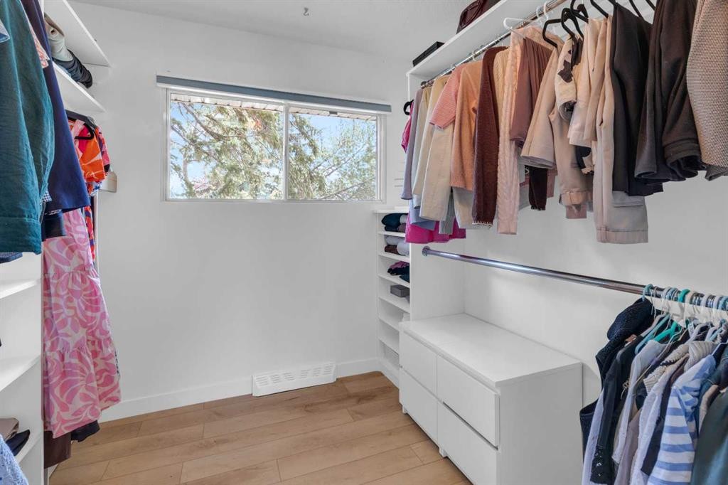 77 Hogarth Crescent Sw, Calgary, AB - Indoor With Storage