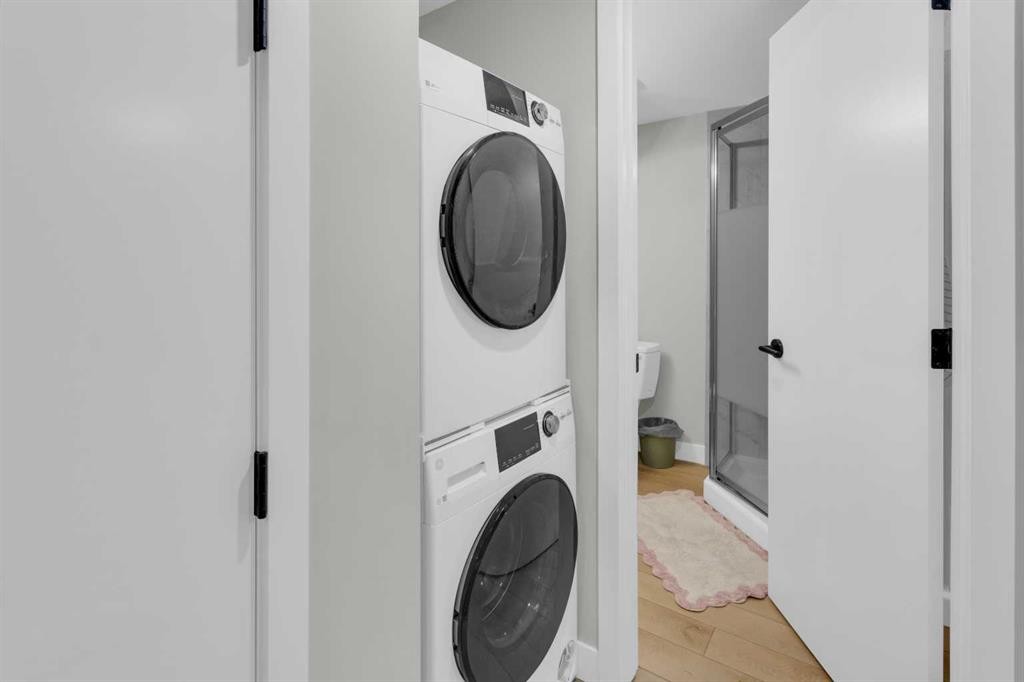 77 Hogarth Crescent Sw, Calgary, AB - Indoor Photo Showing Laundry Room