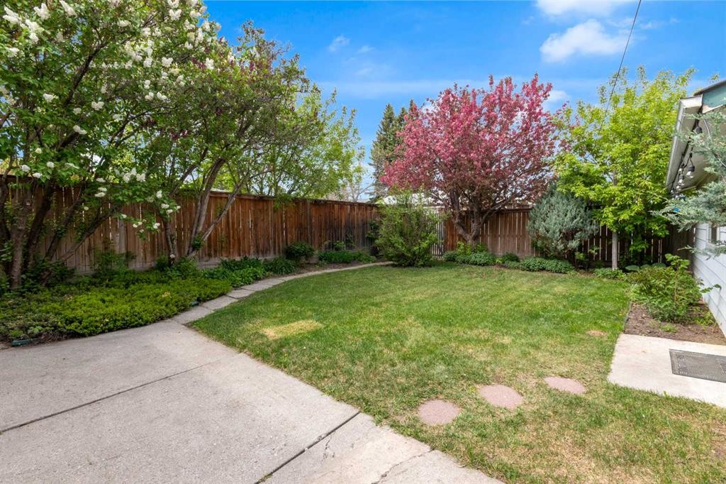 77 Hogarth Crescent Sw, Calgary, AB - Outdoor