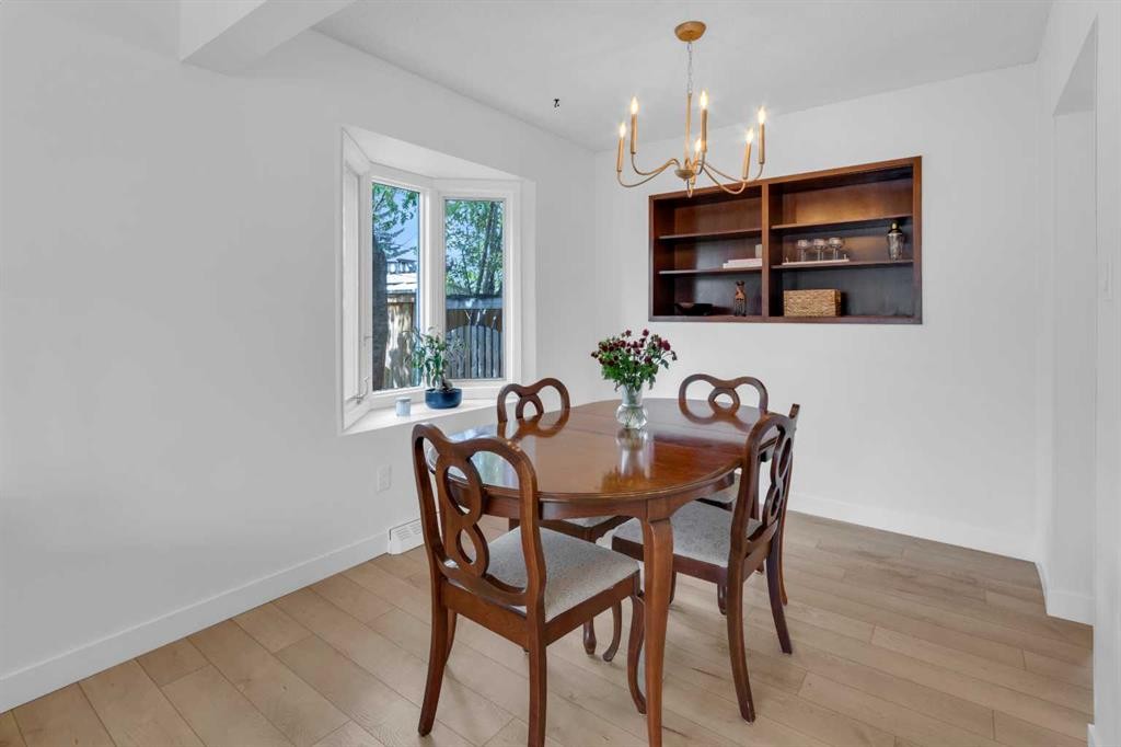 77 Hogarth Crescent Sw, Calgary, AB - Indoor Photo Showing Dining Room