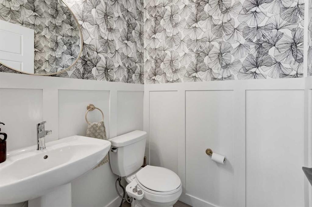 47 Walgrove Park Se, Calgary, AB - Indoor Photo Showing Bathroom