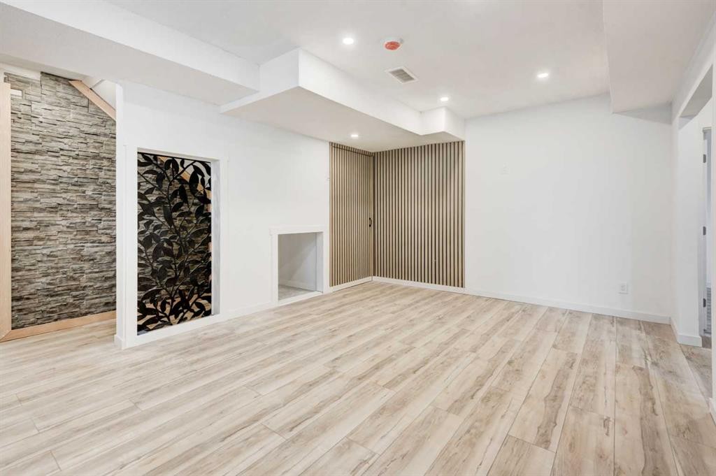 47 Walgrove Park Se, Calgary, AB - Indoor Photo Showing Other Room