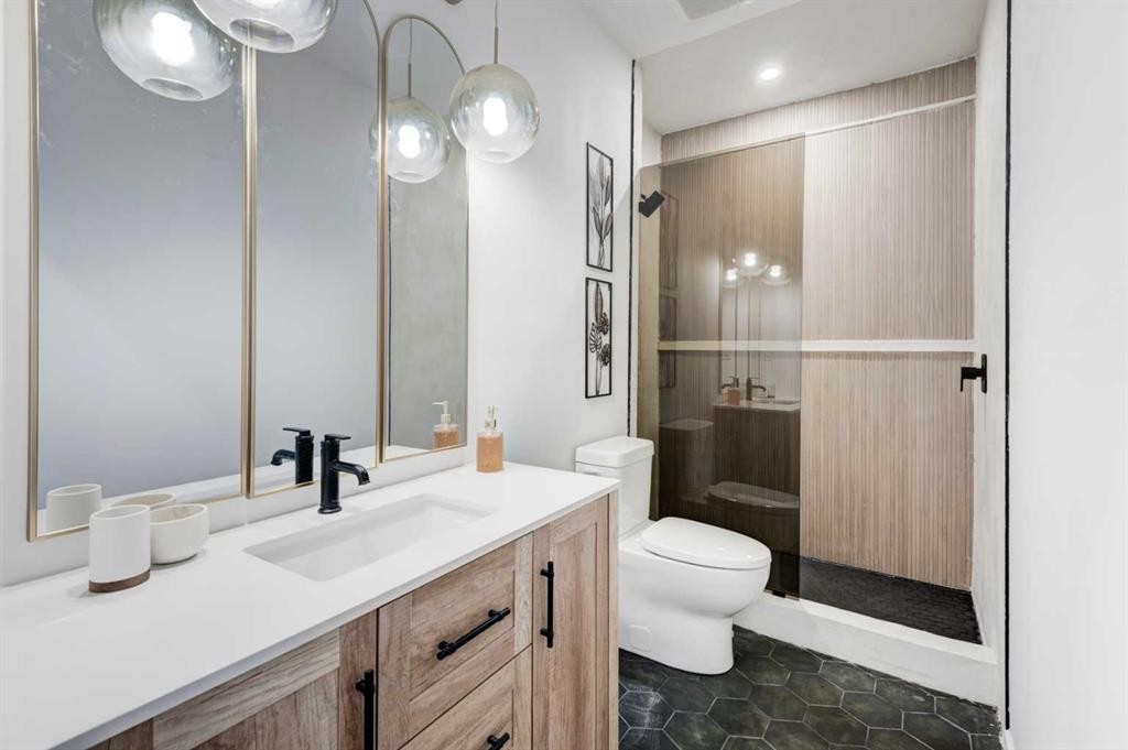 47 Walgrove Park Se, Calgary, AB - Indoor Photo Showing Bathroom