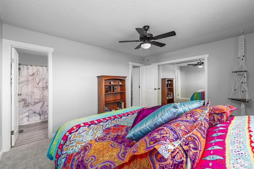 105 Bedford Manor Ne, Calgary, AB - Indoor Photo Showing Bedroom