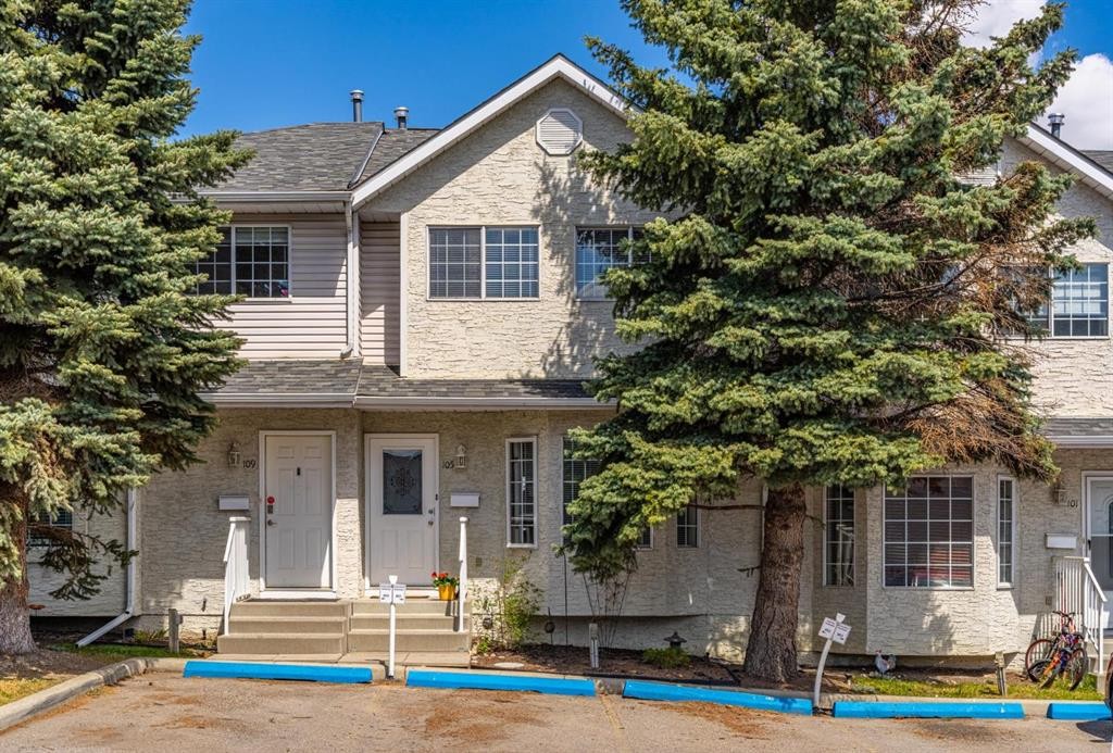 105 Bedford Manor Ne, Calgary, AB - Outdoor