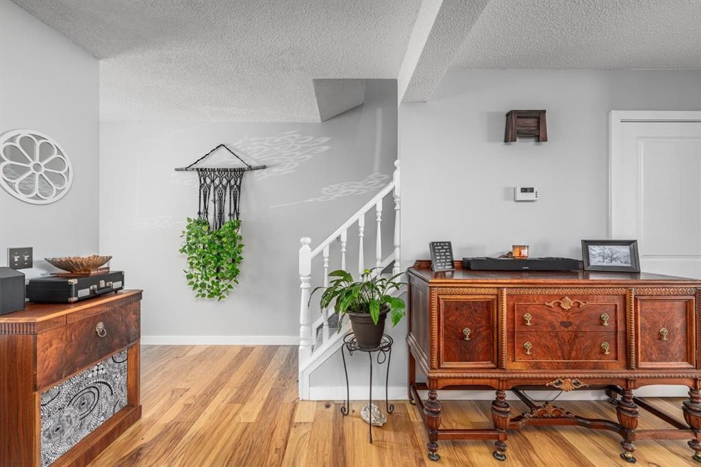 105 Bedford Manor Ne, Calgary, AB - Indoor
