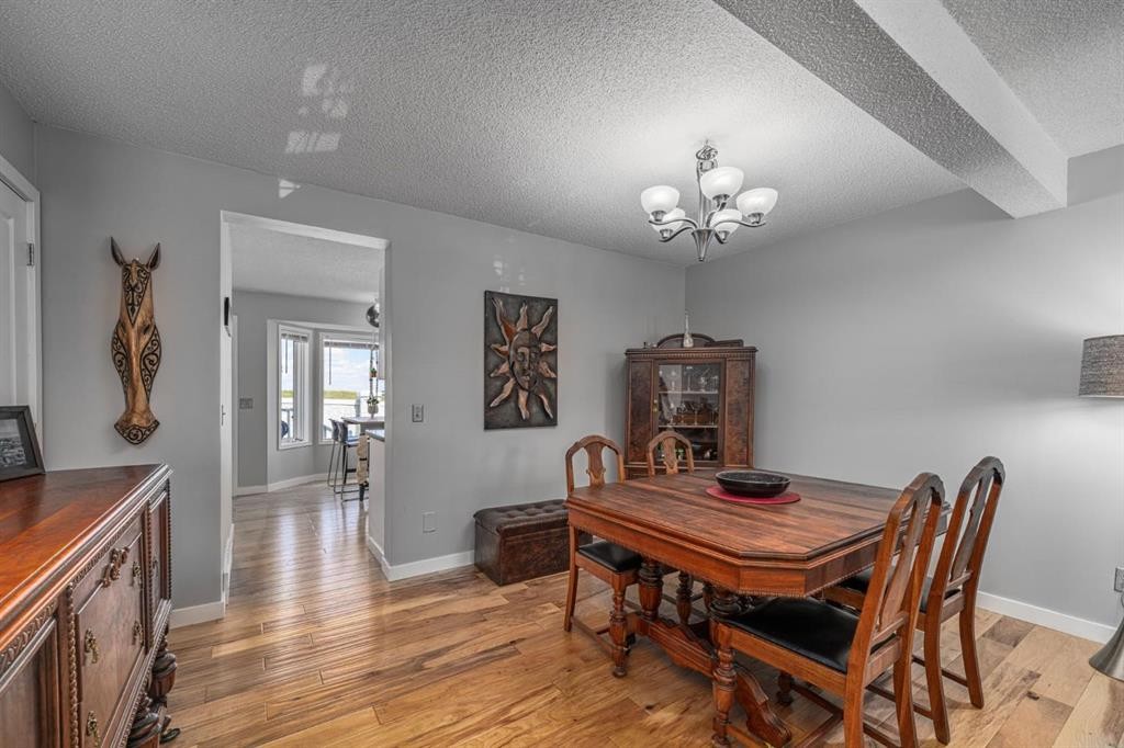 105 Bedford Manor Ne, Calgary, AB - Indoor Photo Showing Dining Room