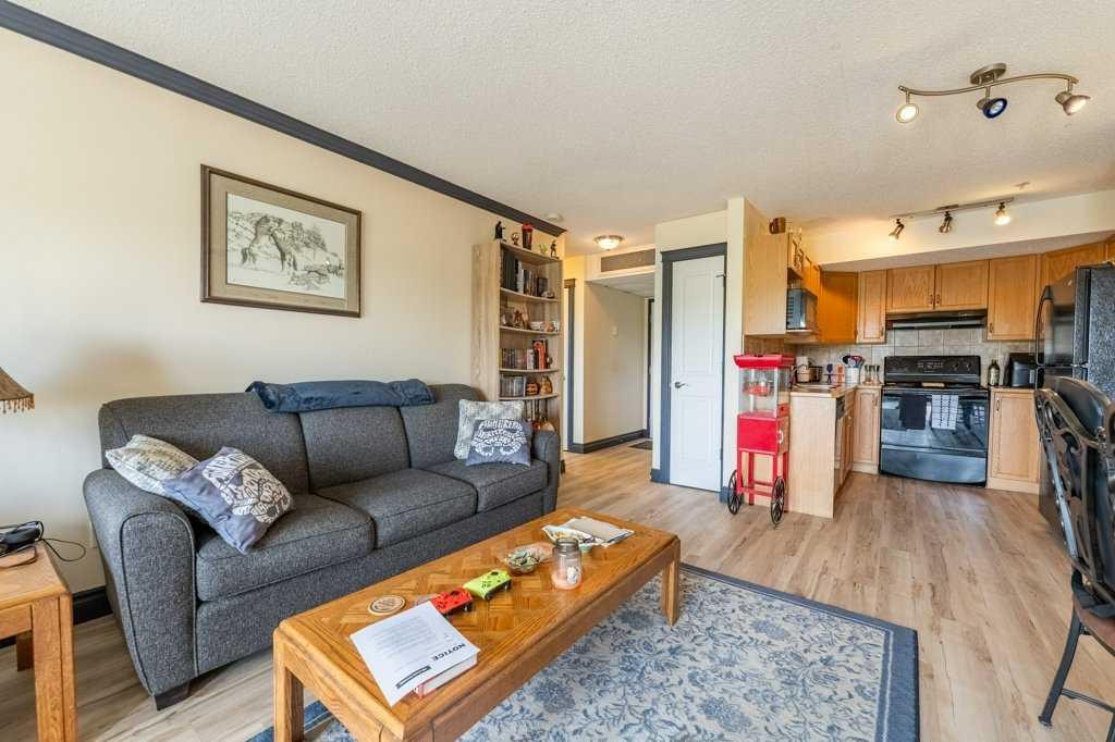 303-300 Edwards Way Nw, Airdrie, AB - Indoor Photo Showing Kitchen