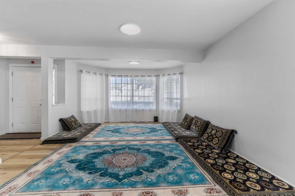 3806 Catalina Boulevard Ne, Calgary, AB - Indoor Photo Showing Other Room