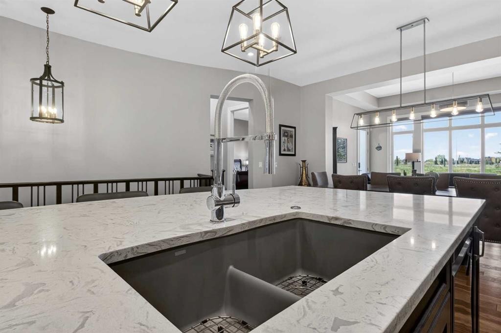 233 Spring Water Close, Heritage Pointe, AB - Indoor Photo Showing Kitchen