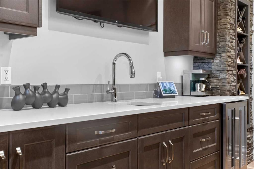 233 Spring Water Close, Heritage Pointe, AB - Indoor Photo Showing Kitchen
