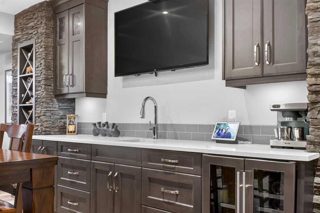 233 Spring Water Close, Heritage Pointe, AB - Indoor Photo Showing Kitchen With Upgraded Kitchen
