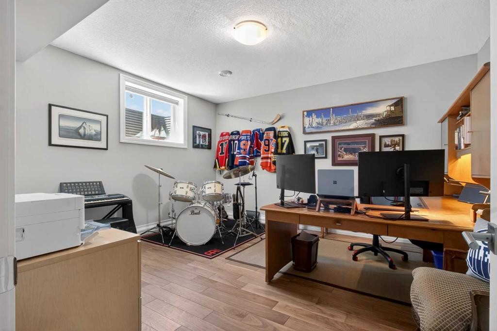 233 Spring Water Close, Heritage Pointe, AB - Indoor Photo Showing Office