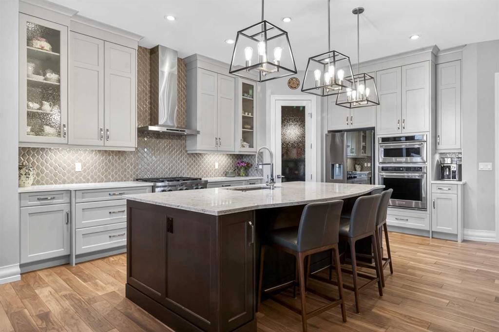 233 Spring Water Close, Heritage Pointe, AB - Indoor Photo Showing Kitchen With Upgraded Kitchen