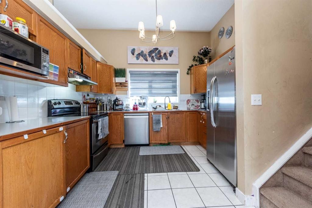 45 Martin Crossing Crescent Ne, Calgary, AB - Indoor Photo Showing Kitchen