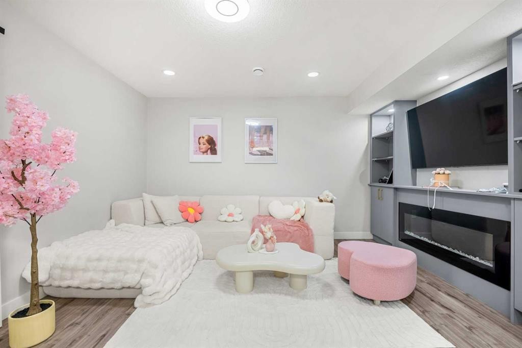 353 Seton Villas Se, Calgary, AB - Indoor Photo Showing Bedroom