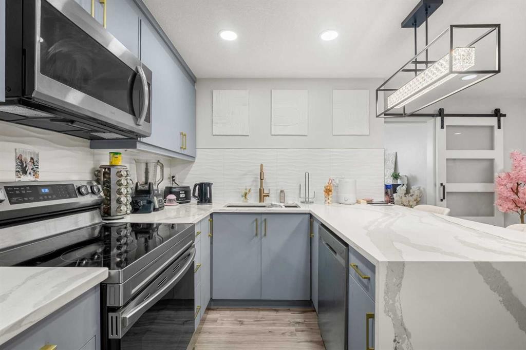 353 Seton Villas Se, Calgary, AB - Indoor Photo Showing Kitchen With Upgraded Kitchen