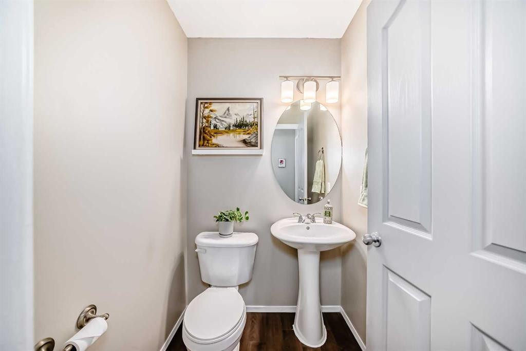 208 Stonegate Crescent Nw, Airdrie, AB - Indoor Photo Showing Bathroom