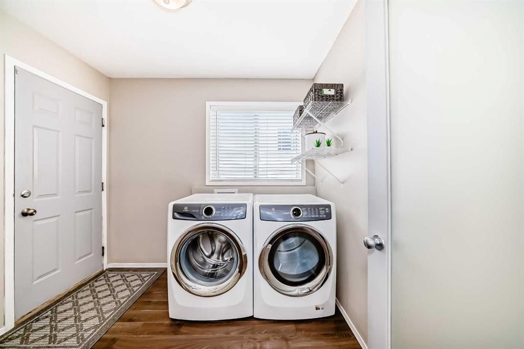208 Stonegate Crescent Nw, Airdrie, AB - Indoor Photo Showing Laundry Room