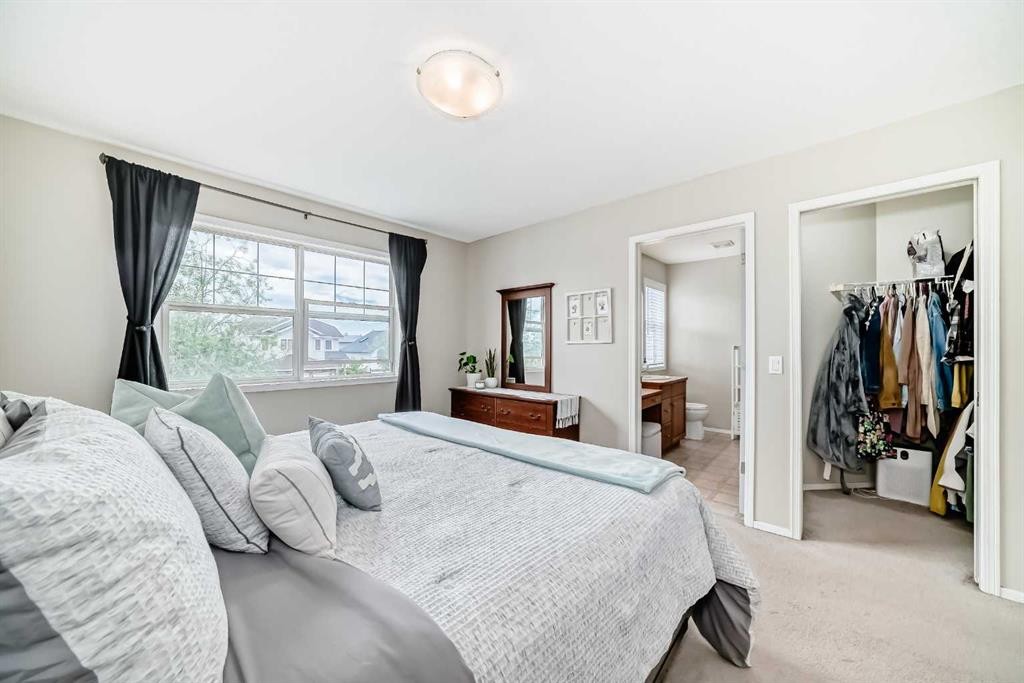208 Stonegate Crescent Nw, Airdrie, AB - Indoor Photo Showing Bedroom