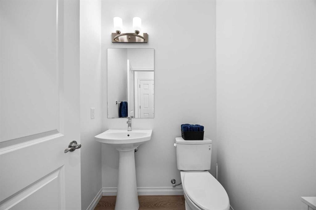 224 Precedence Hill, Cochrane, AB - Indoor Photo Showing Bathroom