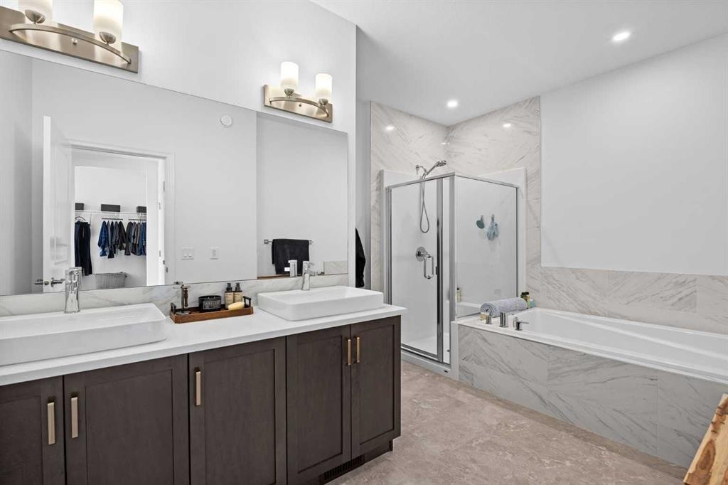 224 Precedence Hill, Cochrane, AB - Indoor Photo Showing Bathroom