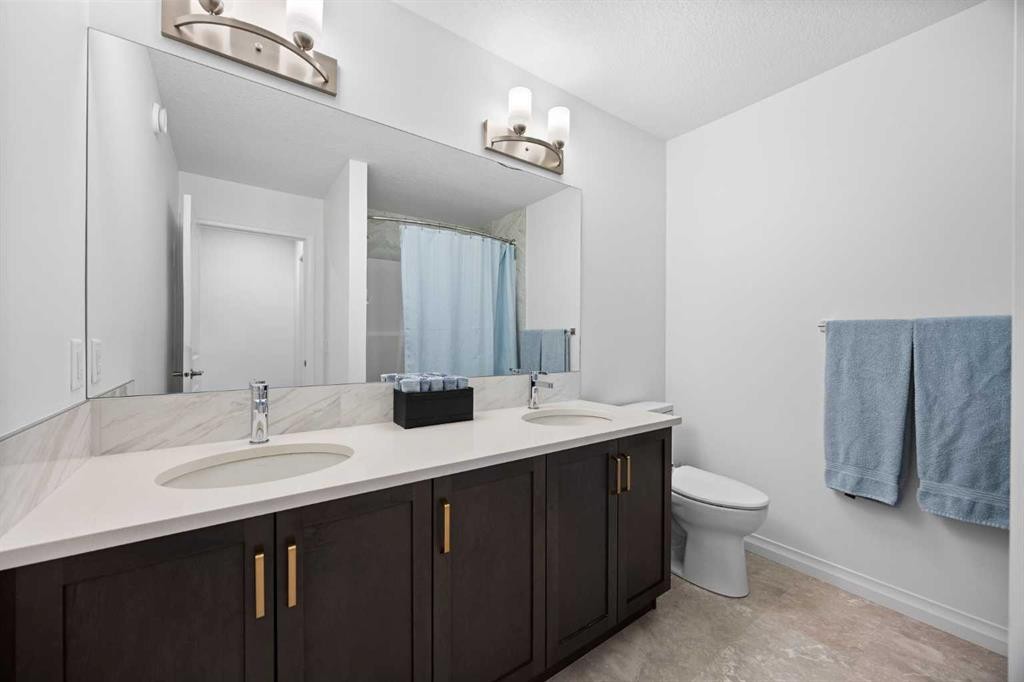 224 Precedence Hill, Cochrane, AB - Indoor Photo Showing Bathroom