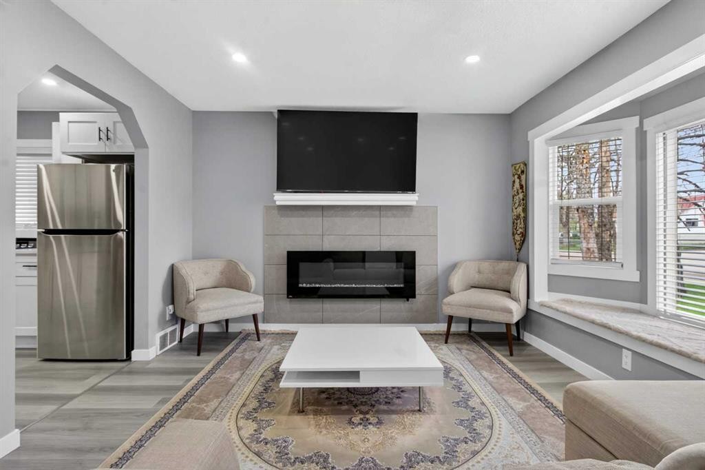 2414 27 Street Se, Calgary, AB - Indoor Photo Showing Living Room With Fireplace
