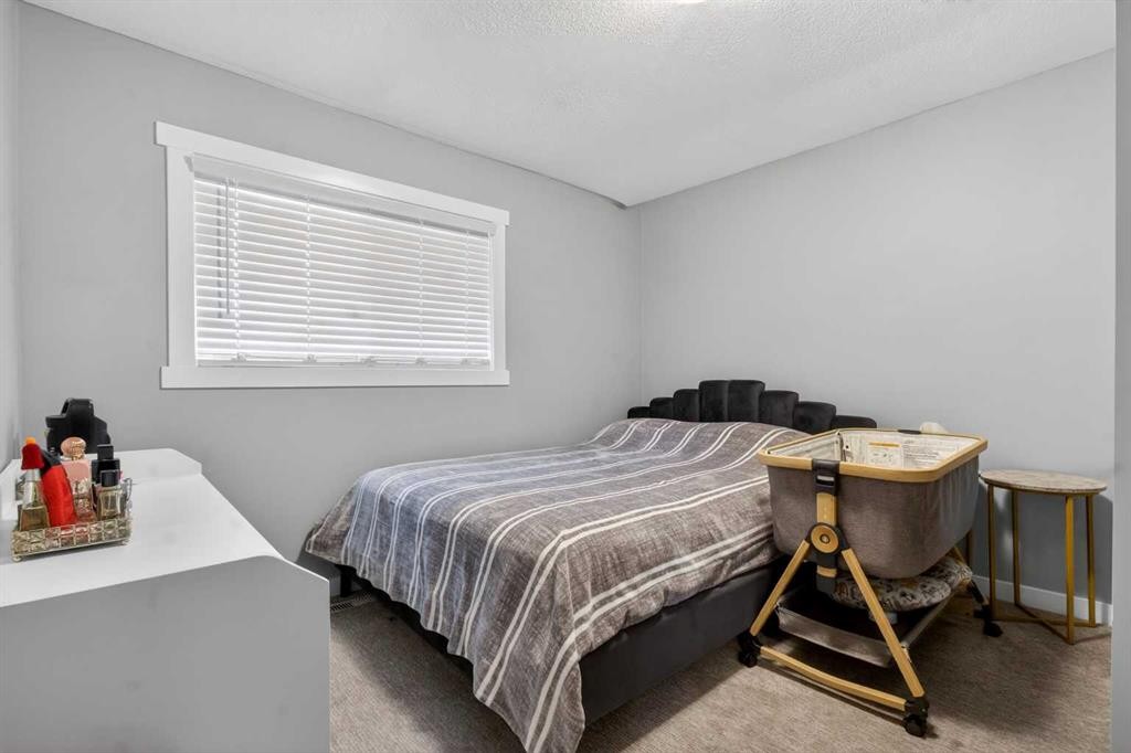 2414 27 Street Se, Calgary, AB - Indoor Photo Showing Bedroom
