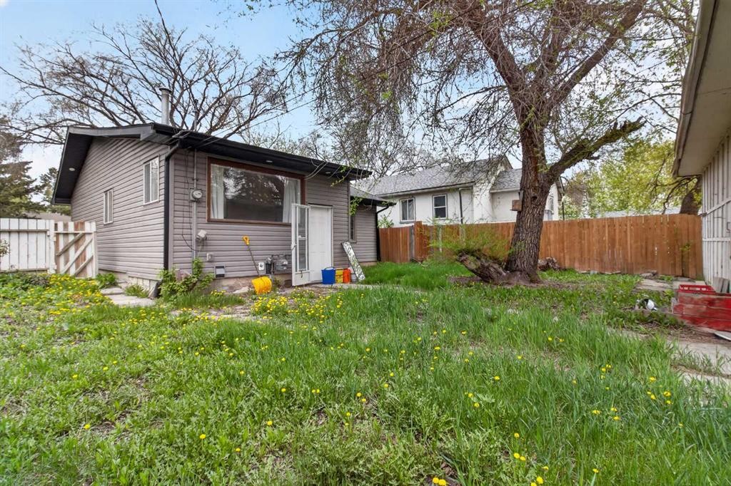 2414 27 Street Se, Calgary, AB - Outdoor