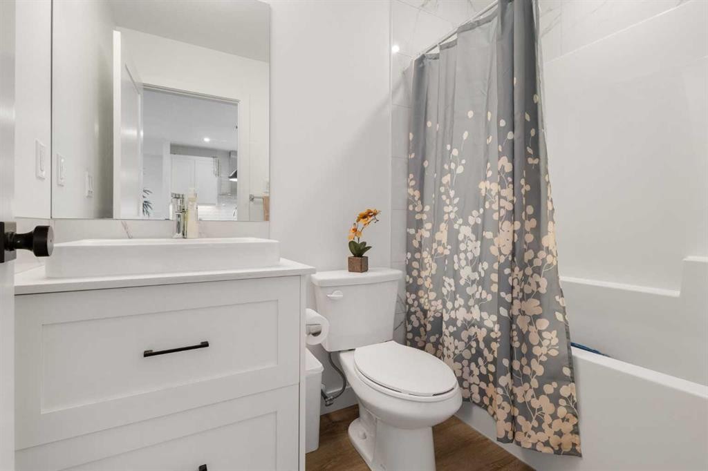 205-10 Sage Hill Walk Nw, Calgary, AB - Indoor Photo Showing Bathroom