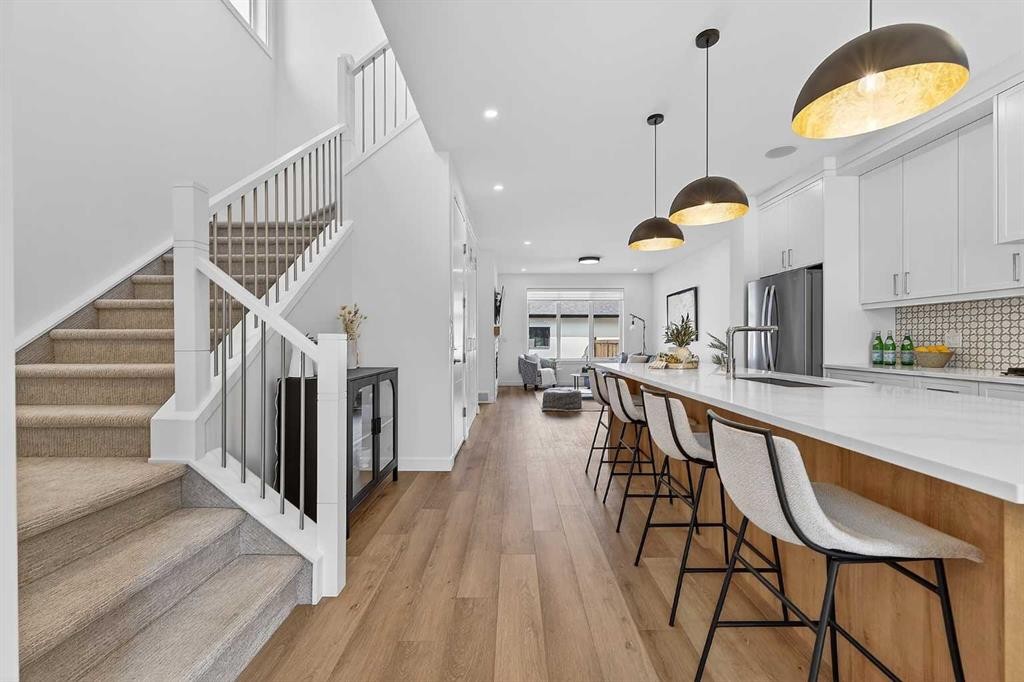 8124 47 Avenue Nw, Calgary, AB