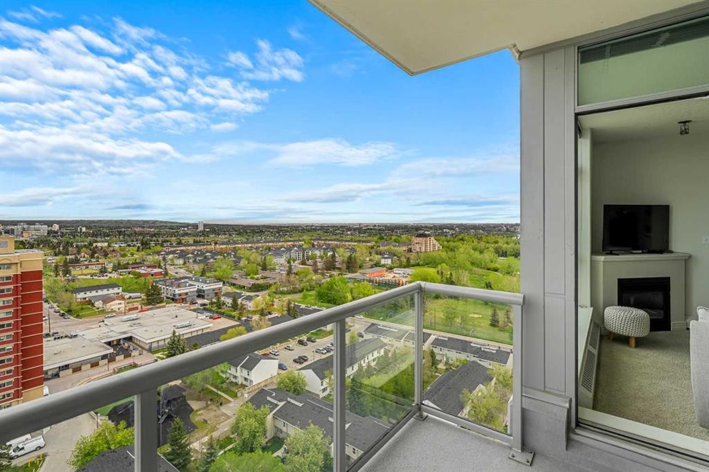 1808-55 Spruce Place Sw, Calgary, AB - Outdoor With View With Exterior