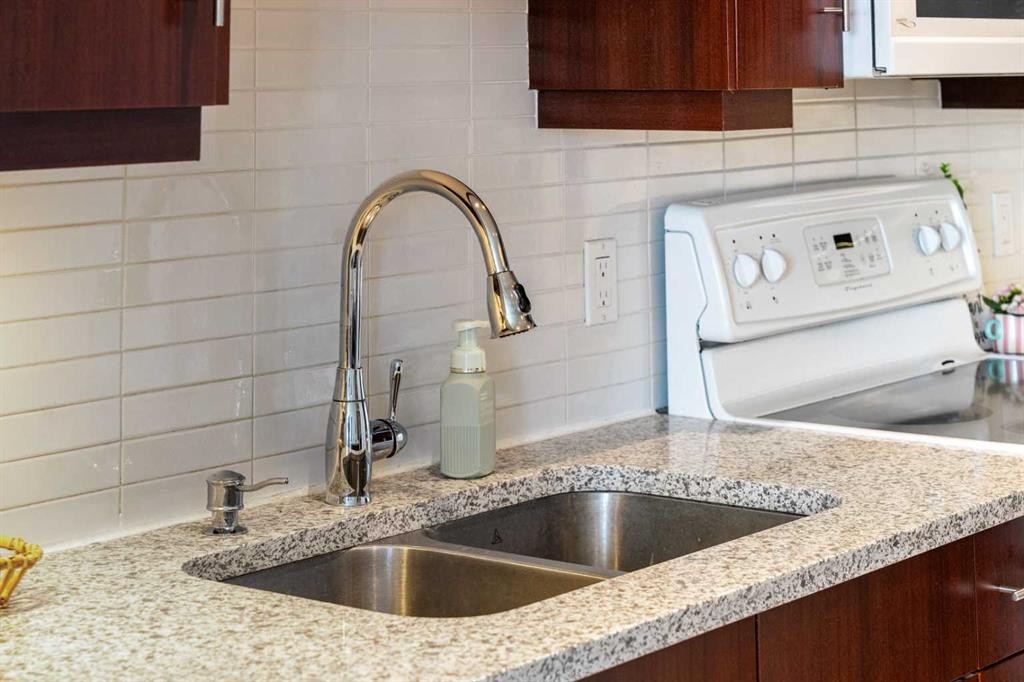 1808-55 Spruce Place Sw, Calgary, AB - Indoor Photo Showing Kitchen With Double Sink