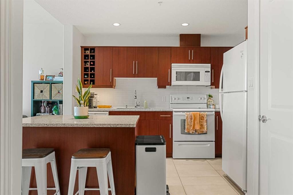 1808-55 Spruce Place Sw, Calgary, AB - Indoor Photo Showing Kitchen