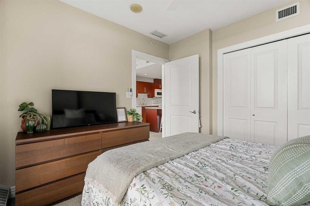 1808-55 Spruce Place Sw, Calgary, AB - Indoor Photo Showing Bedroom
