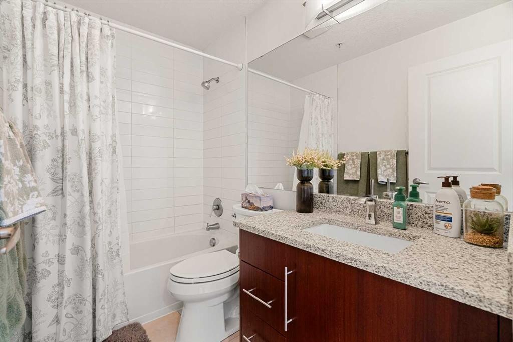 1808-55 Spruce Place Sw, Calgary, AB - Indoor Photo Showing Bathroom