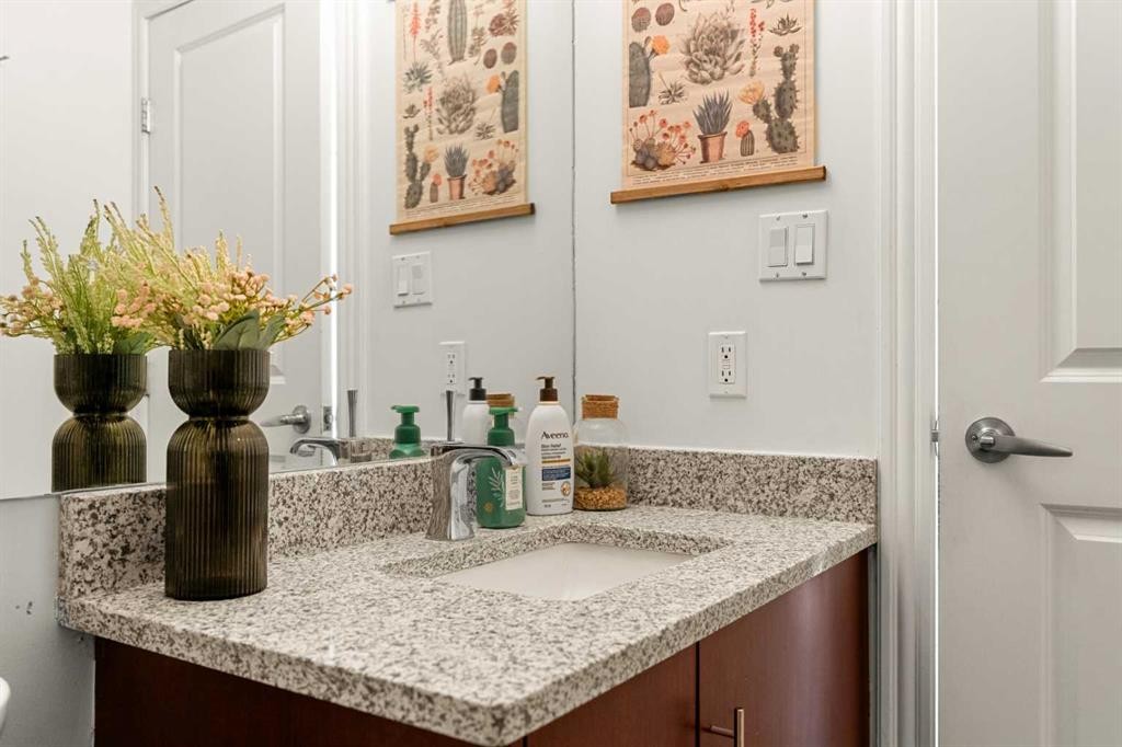 1808-55 Spruce Place Sw, Calgary, AB - Indoor Photo Showing Bathroom