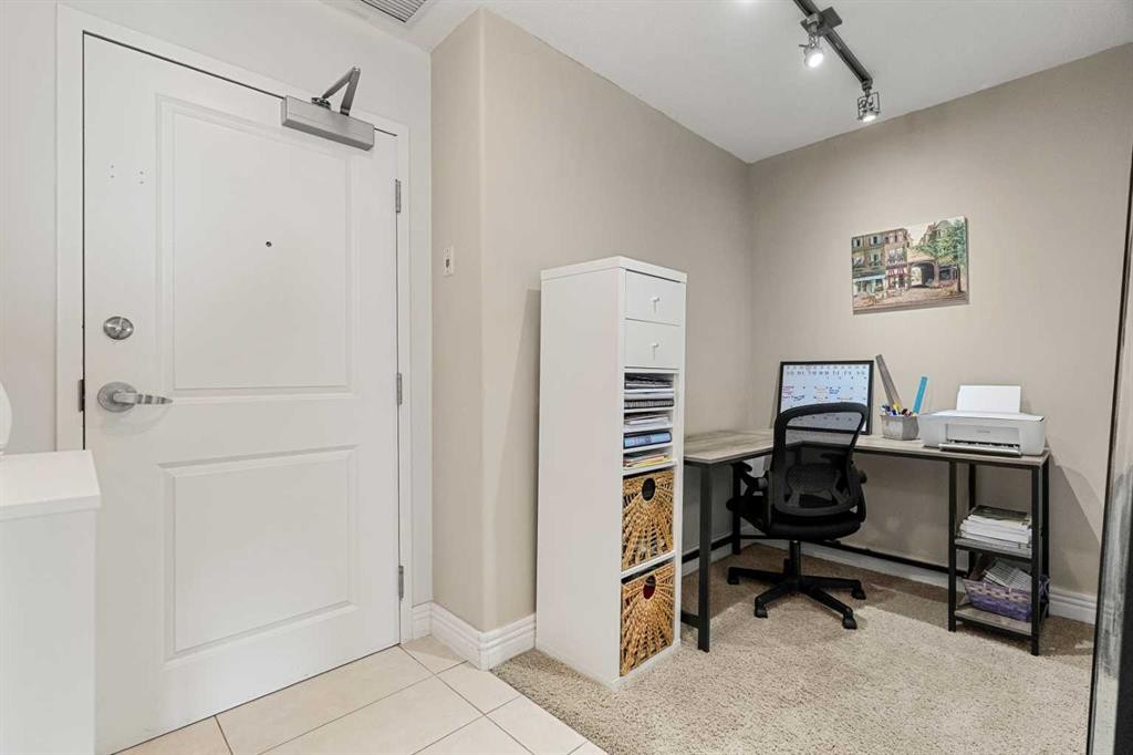 1808-55 Spruce Place Sw, Calgary, AB - Indoor Photo Showing Office
