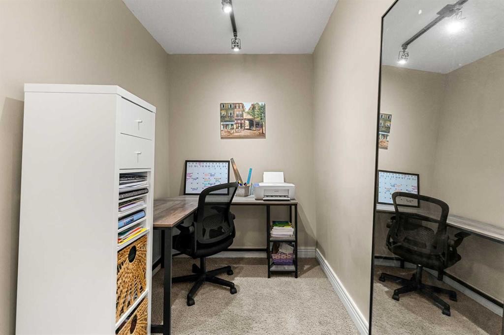 1808-55 Spruce Place Sw, Calgary, AB - Indoor Photo Showing Office