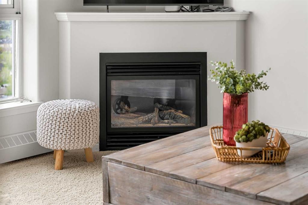1808-55 Spruce Place Sw, Calgary, AB - Indoor Photo Showing Living Room With Fireplace