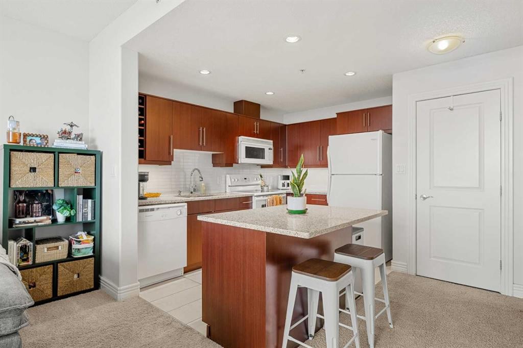 1808-55 Spruce Place Sw, Calgary, AB - Indoor Photo Showing Kitchen