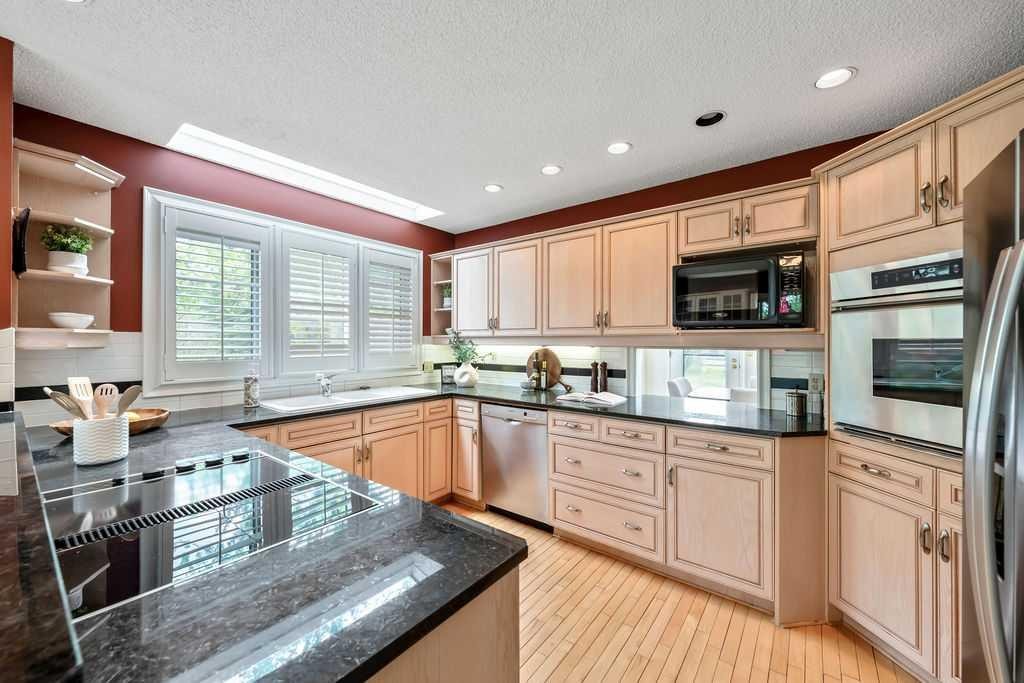 251018 Tower Ridge Estates, Rural Rocky View County, AB - Indoor Photo Showing Kitchen