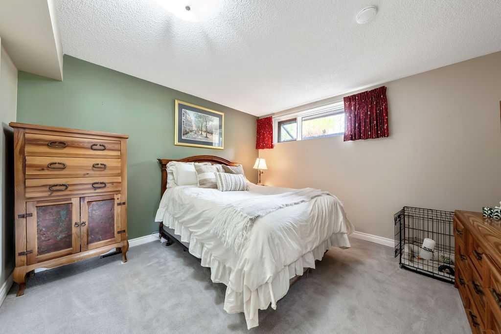 251018 Tower Ridge Estates, Rural Rocky View County, AB - Indoor Photo Showing Bedroom